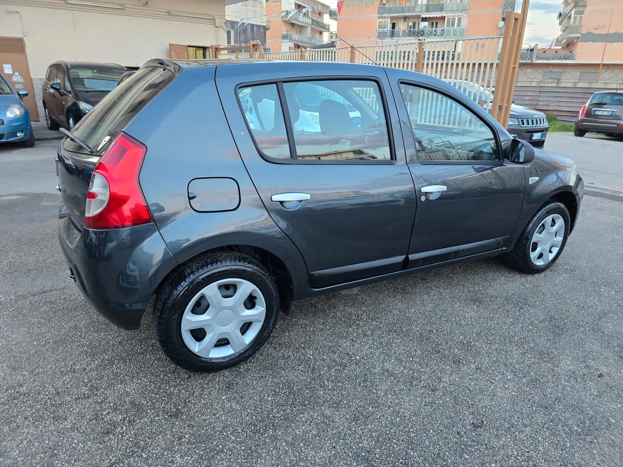 Dacia Sandero 1.2 16V GPL 75CV Embleme