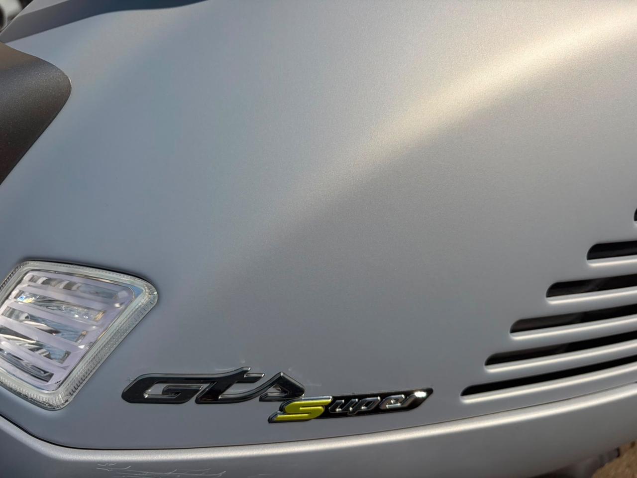 Piaggio Vespa 300 GTS SUPERTECH