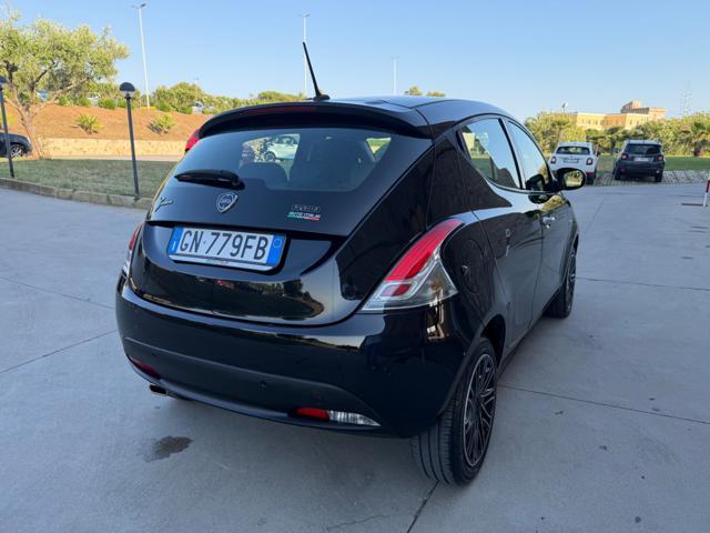 LANCIA Ypsilon HYBRID GOLD+NAVI+SENSORI+5POSTI+LED