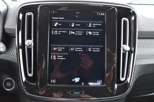 VOLVO XC40 T5 Recharge Plug-in Hybrid R-design