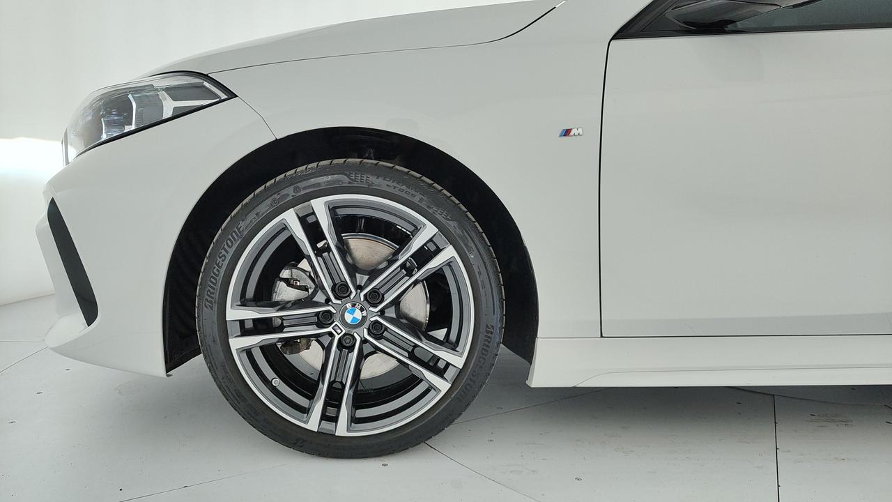 BMW Serie 1 F40 - 118d Msport auto