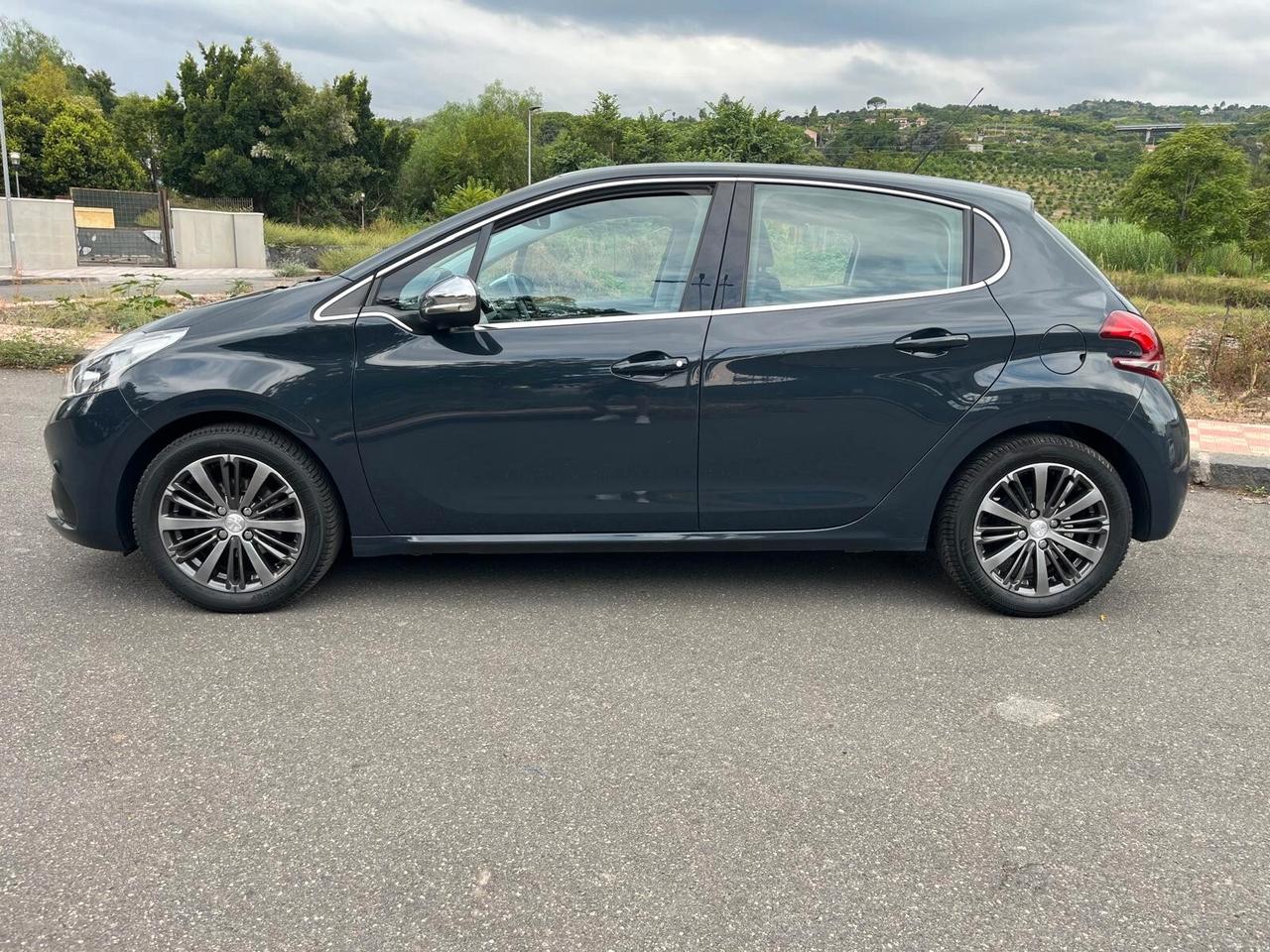 Peugeot 208 PureTech 82 5 porte Allure