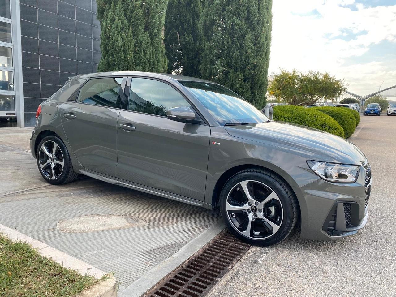 Audi A1 SPB 30 TFSI S Line Stronic Identity Black
