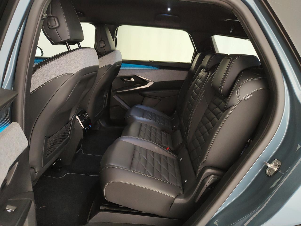 Peugeot 5008 motore elettrico (73kWh) 210 CV GT