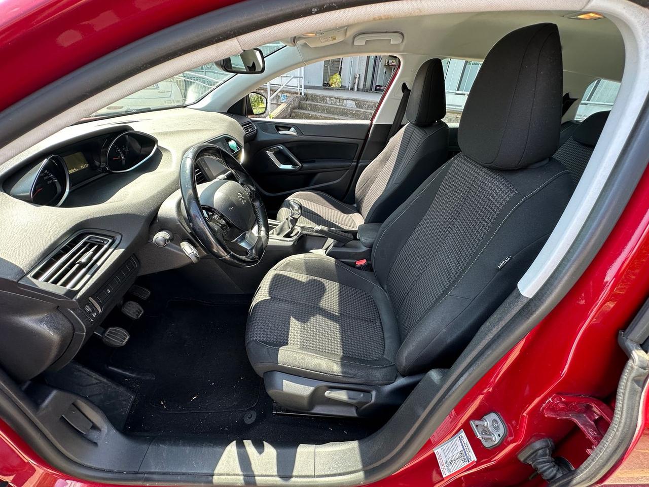 Peugeot 308 1.6 Blue HDI 100 Business