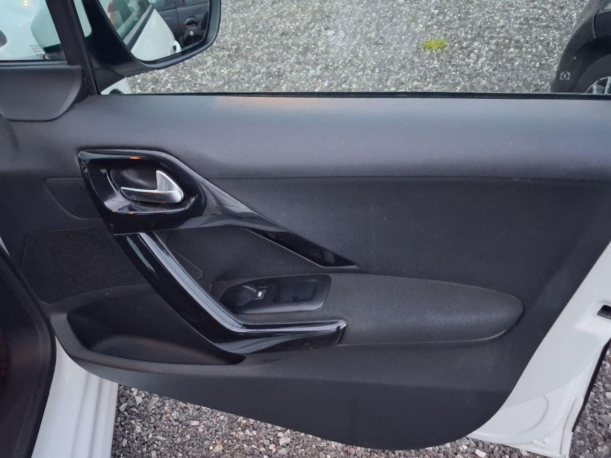 PEUGEOT - 208 - 1.4 HDi 68 CV 5p. Allure