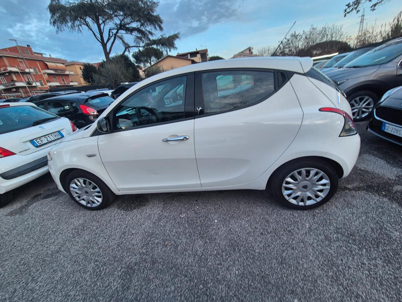 Lancia Ypsilon 1.2 69 CV 5 porte Gold