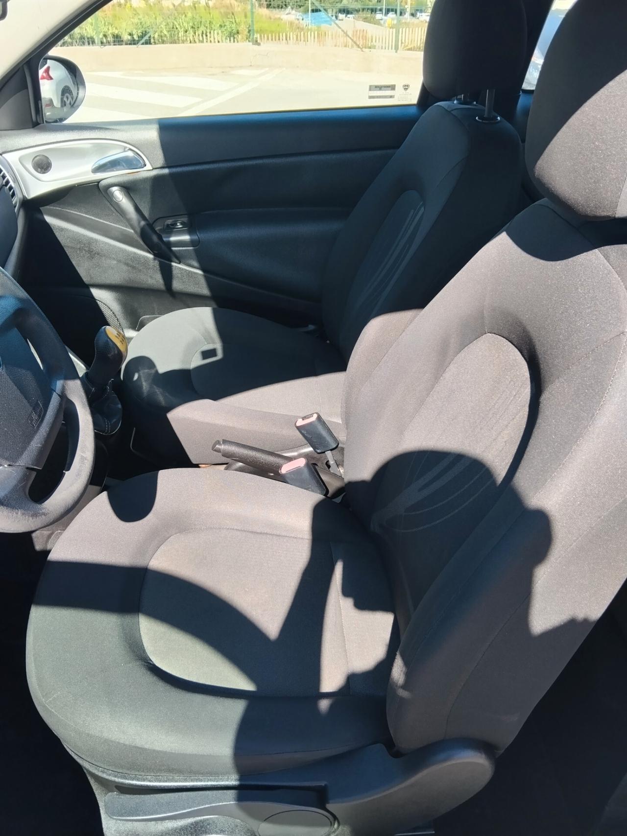 Lancia Ypsilon 1.3 MJT 75 CV Unyca