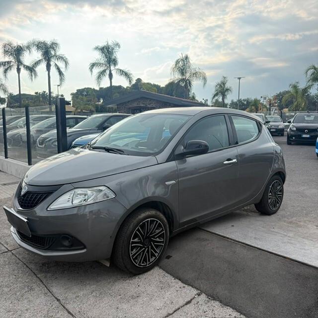 Lancia Ypsilon 1.0 FireFly 5 porte S&S Hybrid Alberta Ferretti