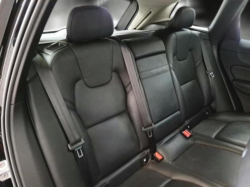 VOLVO XC60 B4 D AWD automatico Momentum Pro