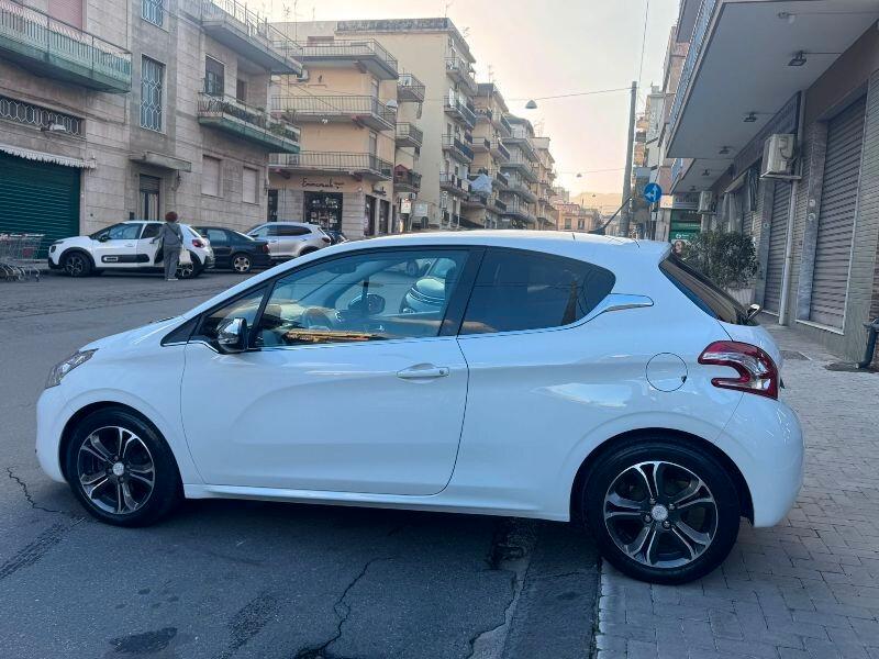 Peugeot 208 1.4 HDi 68 CV 3 porte Allure