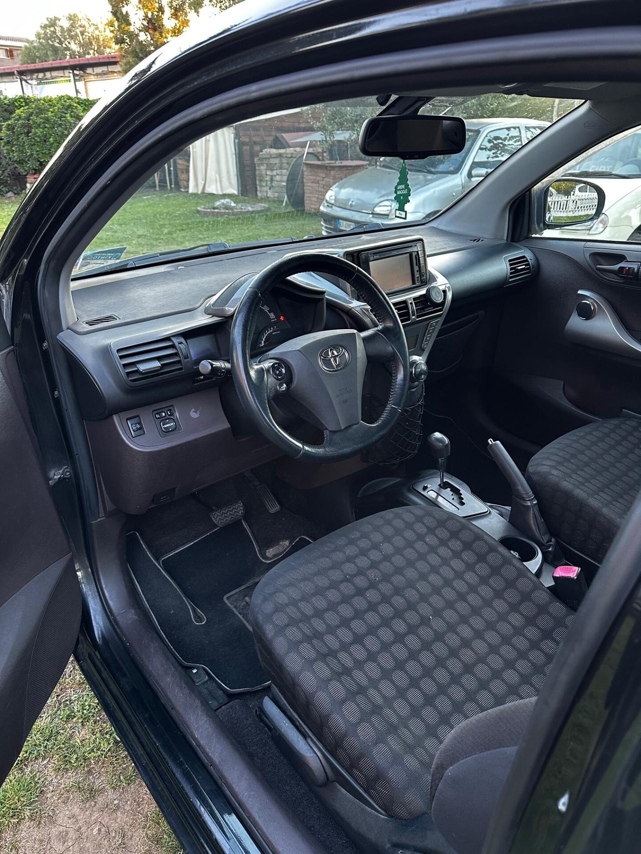 Toyota iQ 1.0 Multidrive Versione Lancio nero perlato !