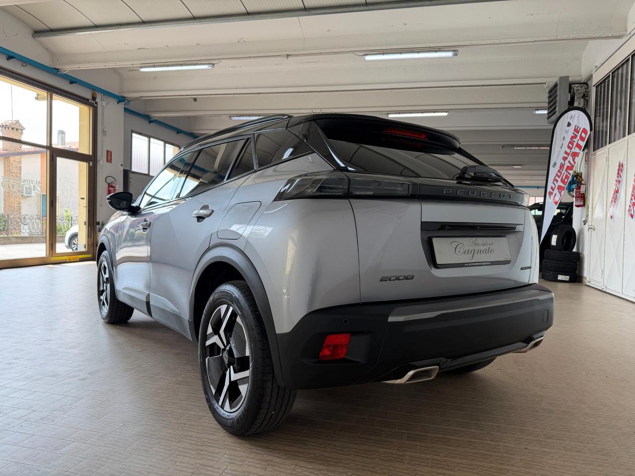 Peugeot 2008 Hybrid 145 e-DCS6 GT KM 9000 2025 Bicolor