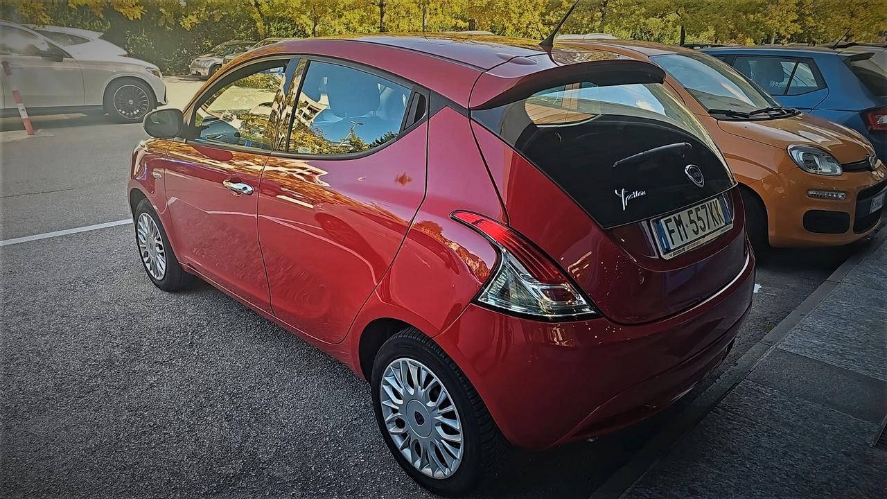 Lancia Ypsilon 1.2 69 CV 5 porte Neopatentati