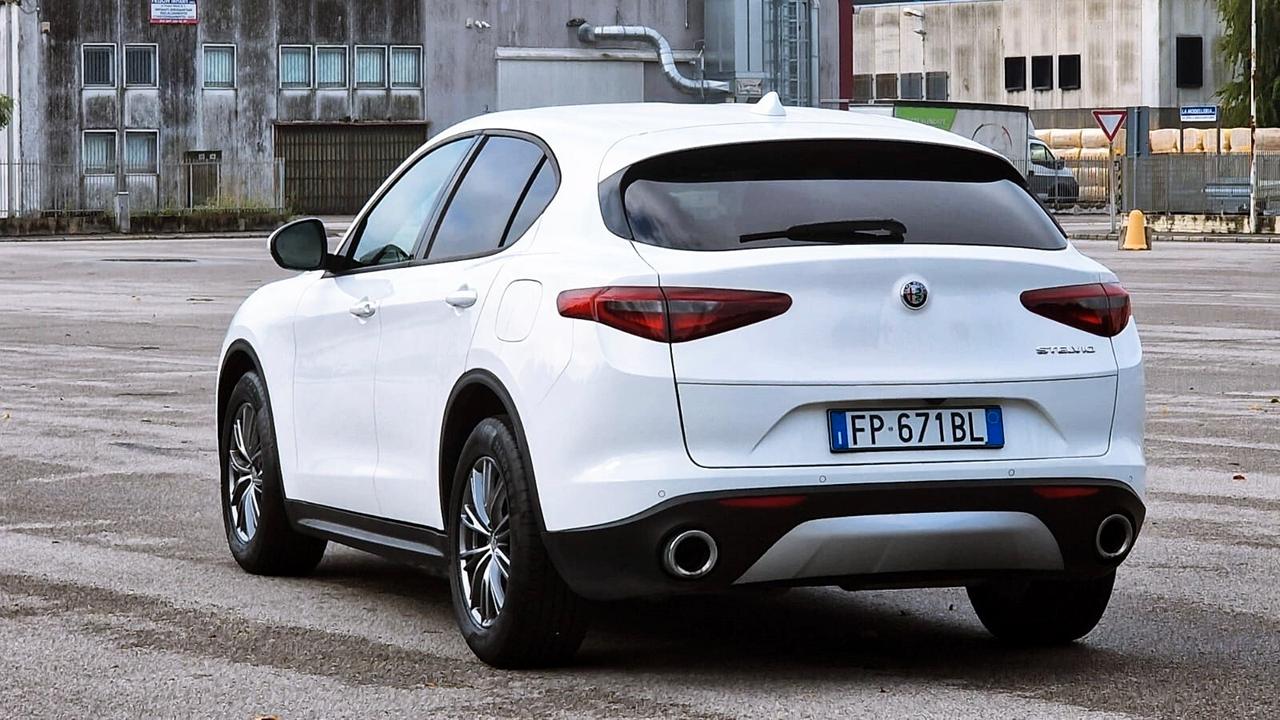 Alfa Romeo Stelvio 2.2 Turbodiesel 180 CV AT8 RWD Super