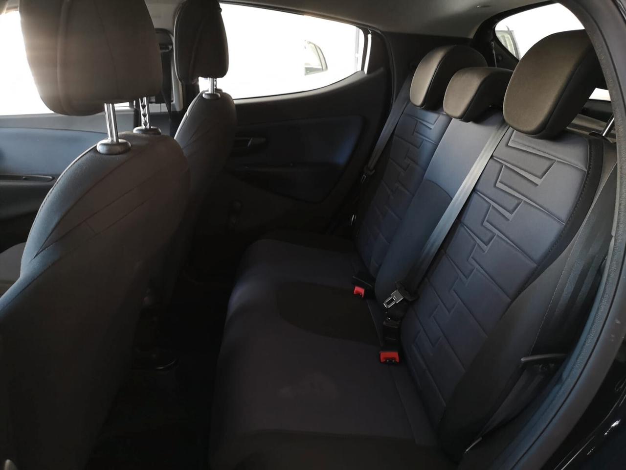 Lancia Ypsilon 1.0FireFly 70CV 5p Hyb Platino 2024