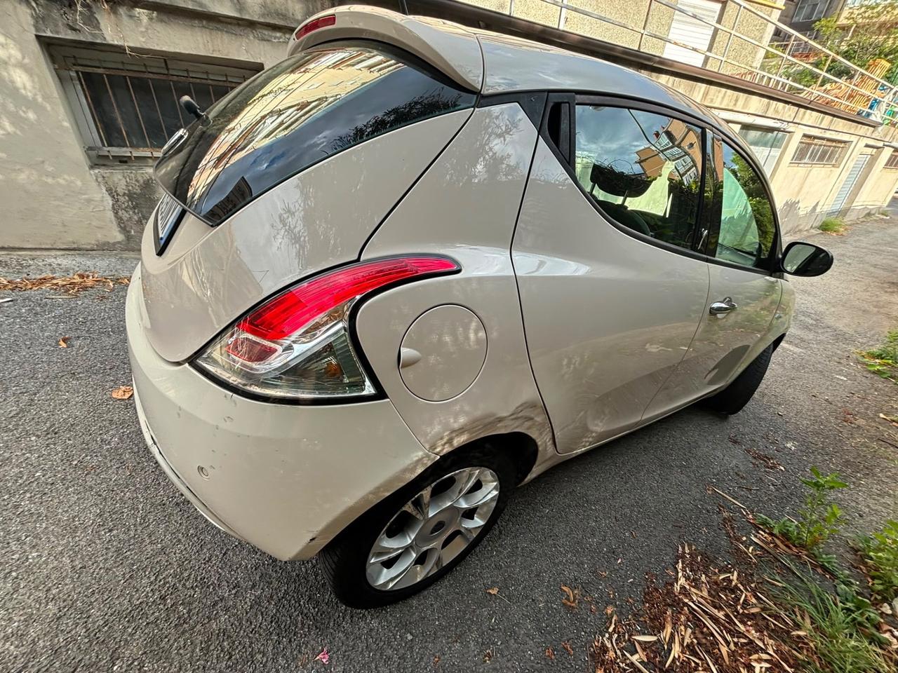Lancia Ypsilon 1.2 69 CV 5 porte Platinum