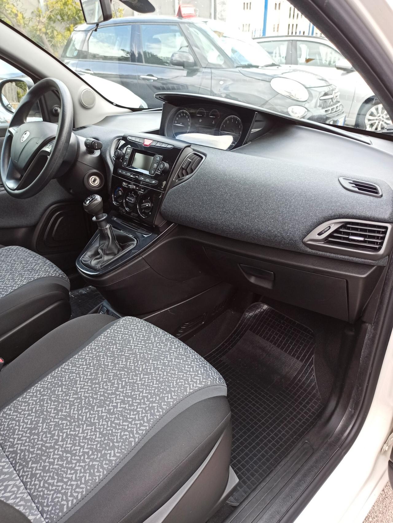 Lancia Ypsilon 1.2 69 CV 5 porte GPL Ecochic Elefantino Blu