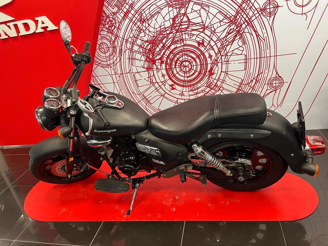 Keeway Superlight 125 2021