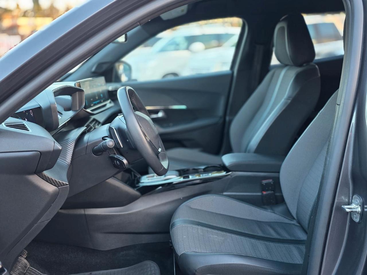 Peugeot 2008 PureTech 130 S&S EAT8 Allure