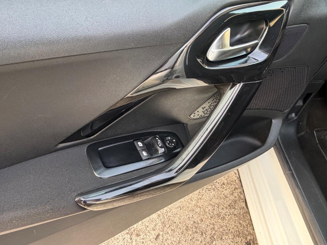 Peugeot 208 1.4 HDi 68 CV 5p Allure 2014