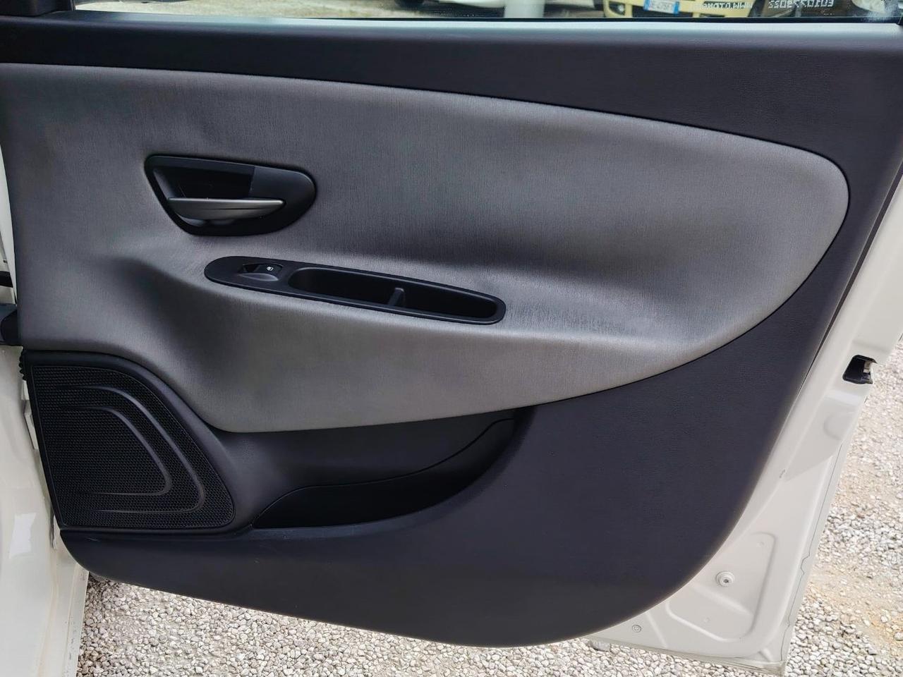LANCIA Ypsilon 0.9 TwinAir 85 CV 5 porte Metano Ecochic Gold