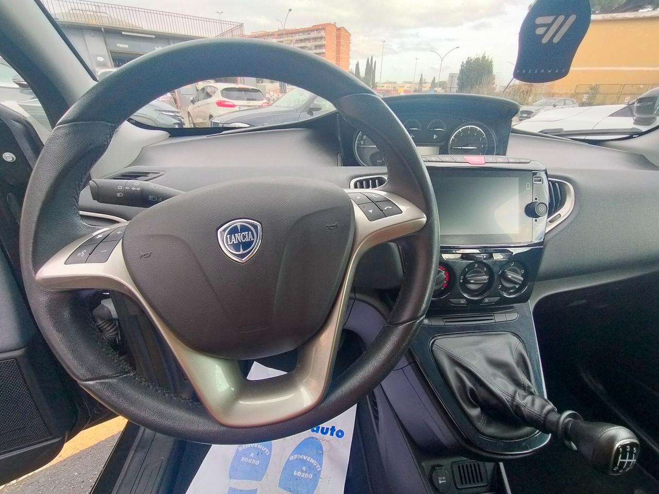 Lancia Ypsilon Hybrid Gold prezzo REALE