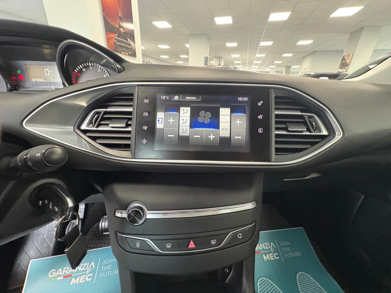 Peugeot 308 1.2 benzina 110cv 2016 neopatentati