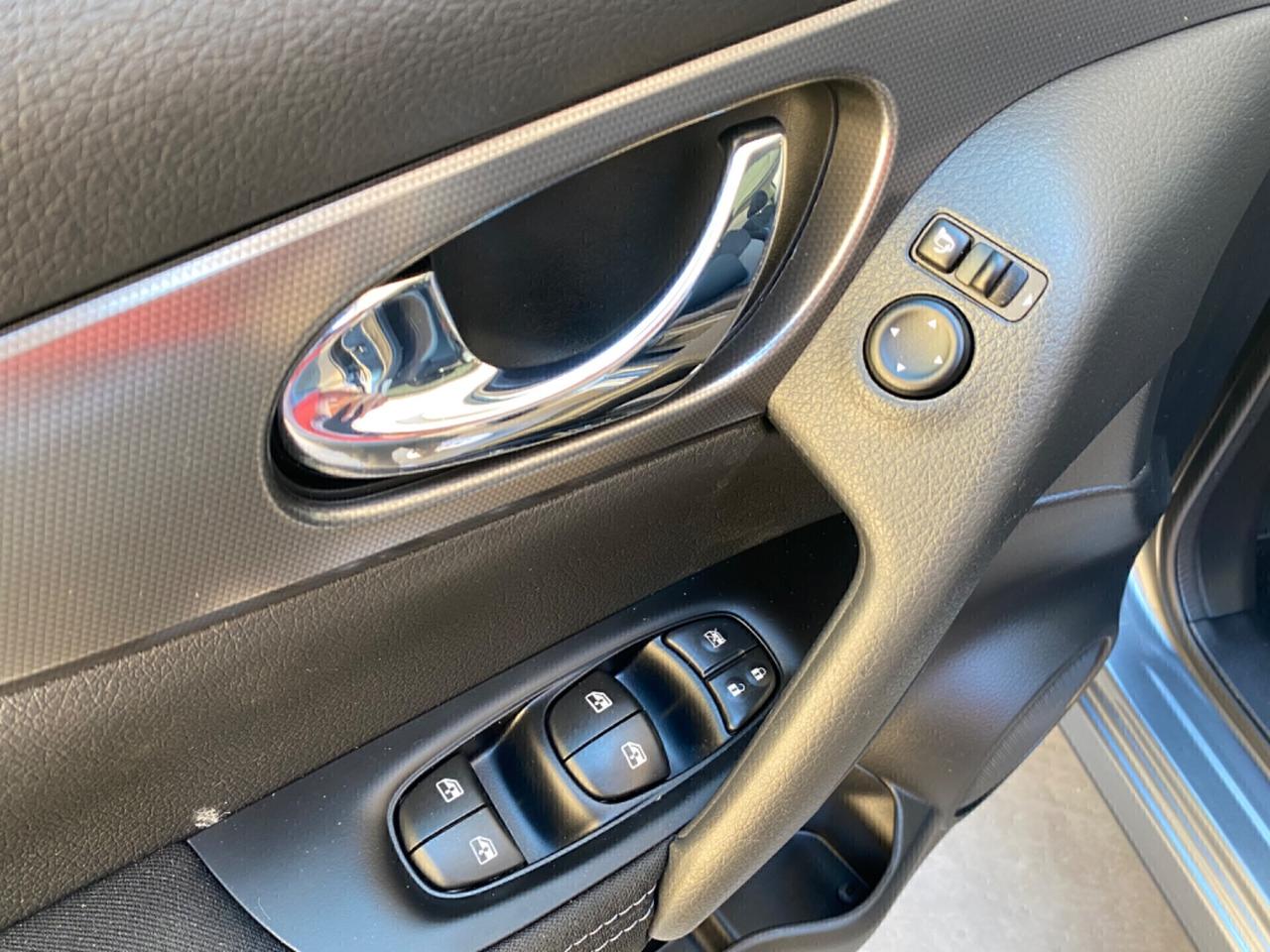 Nissan Qashqai 1.6 Automatica con tetto panoramico