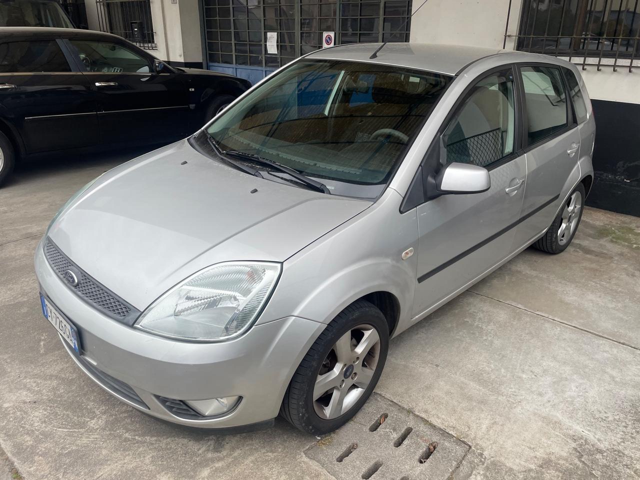 Ford Fiesta 1.2 16V 5p. Ghia