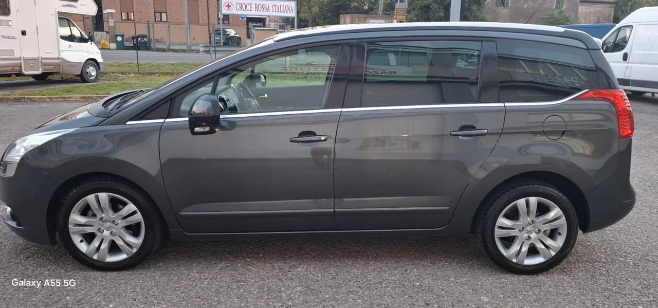 Peugeot 5008 1.6 HDi 112CV cambio robotizzato Tecno