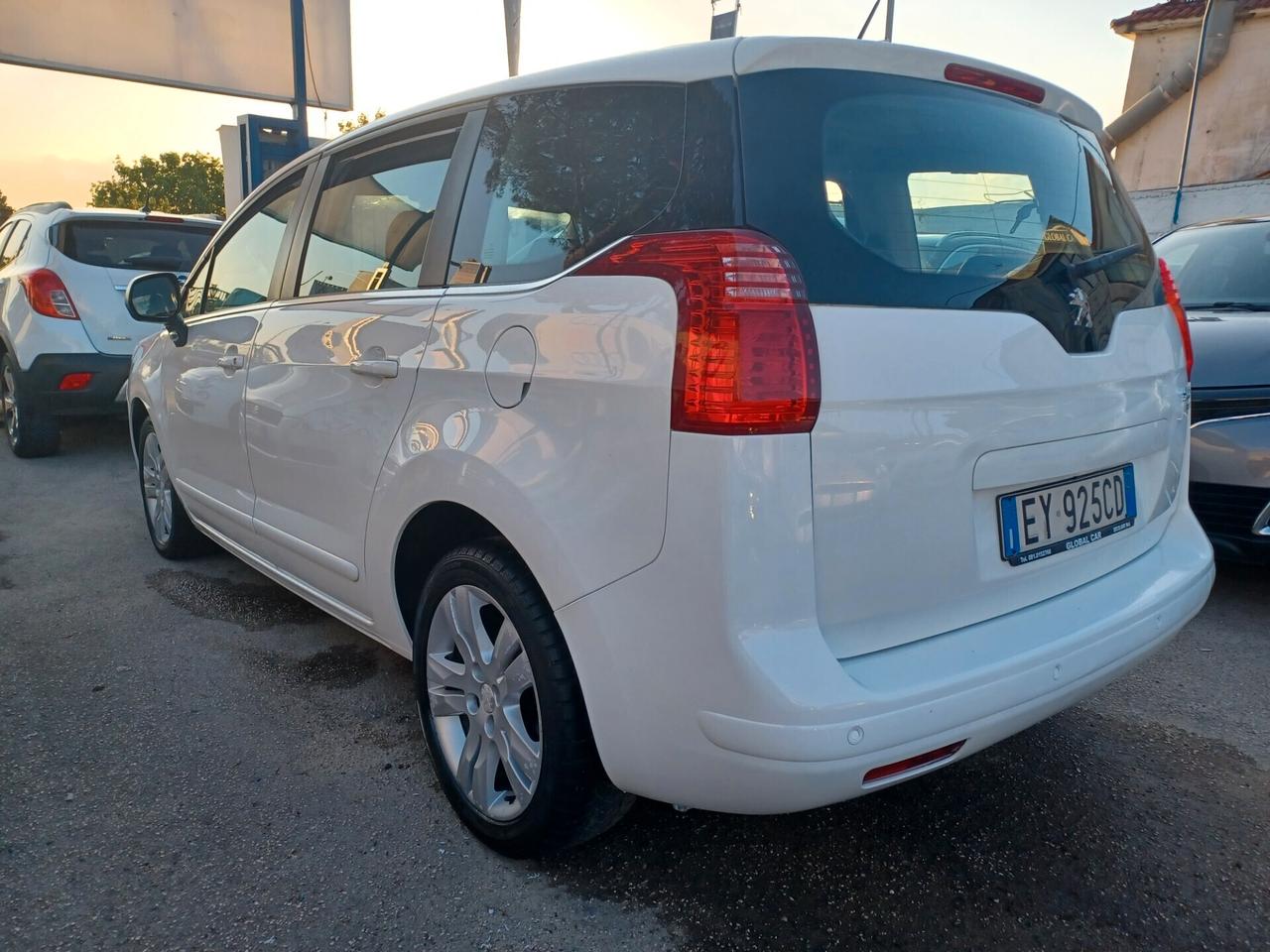 Peugeot 5008 1.6 HDi 115CV Allure 7 POSTI