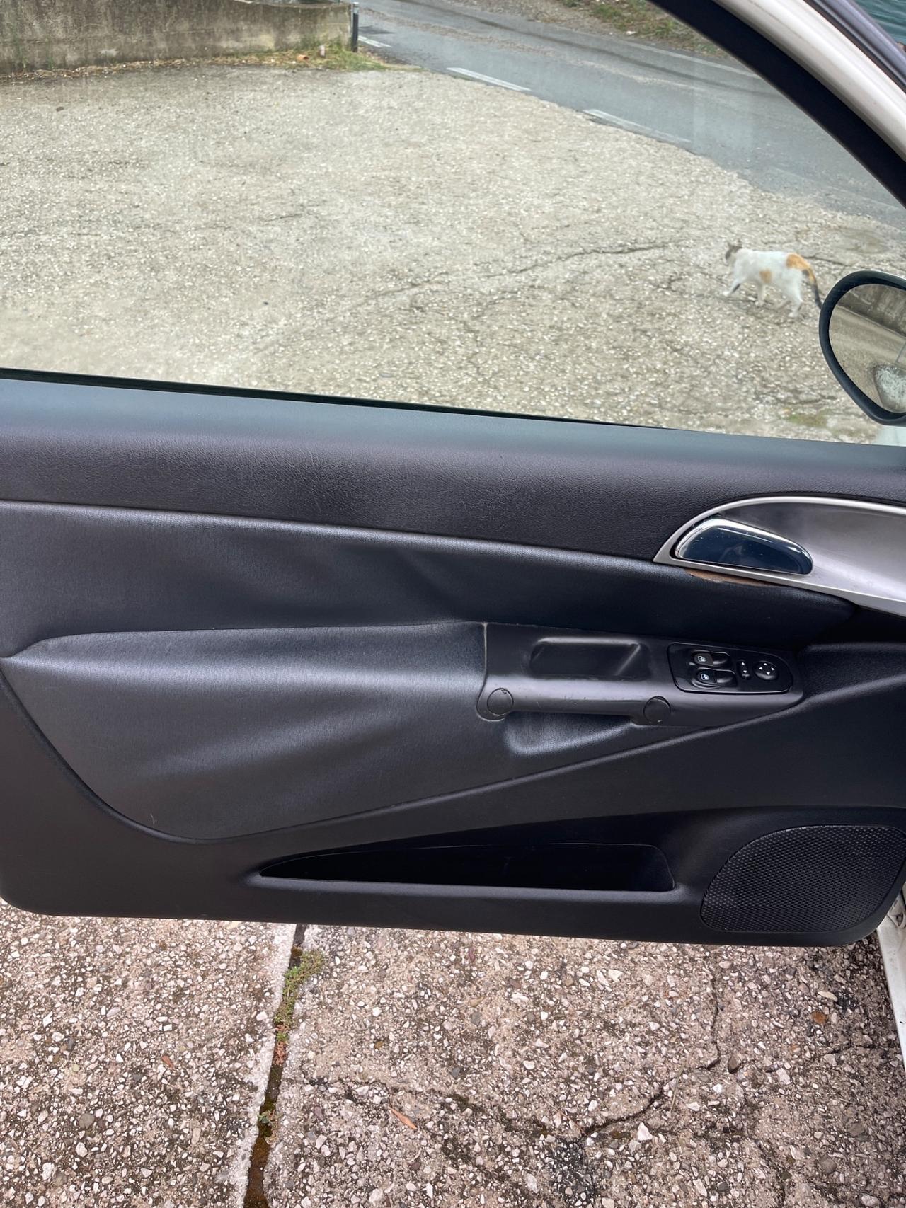 Lancia Ypsilon 1.3 MJT 75 CV Platino