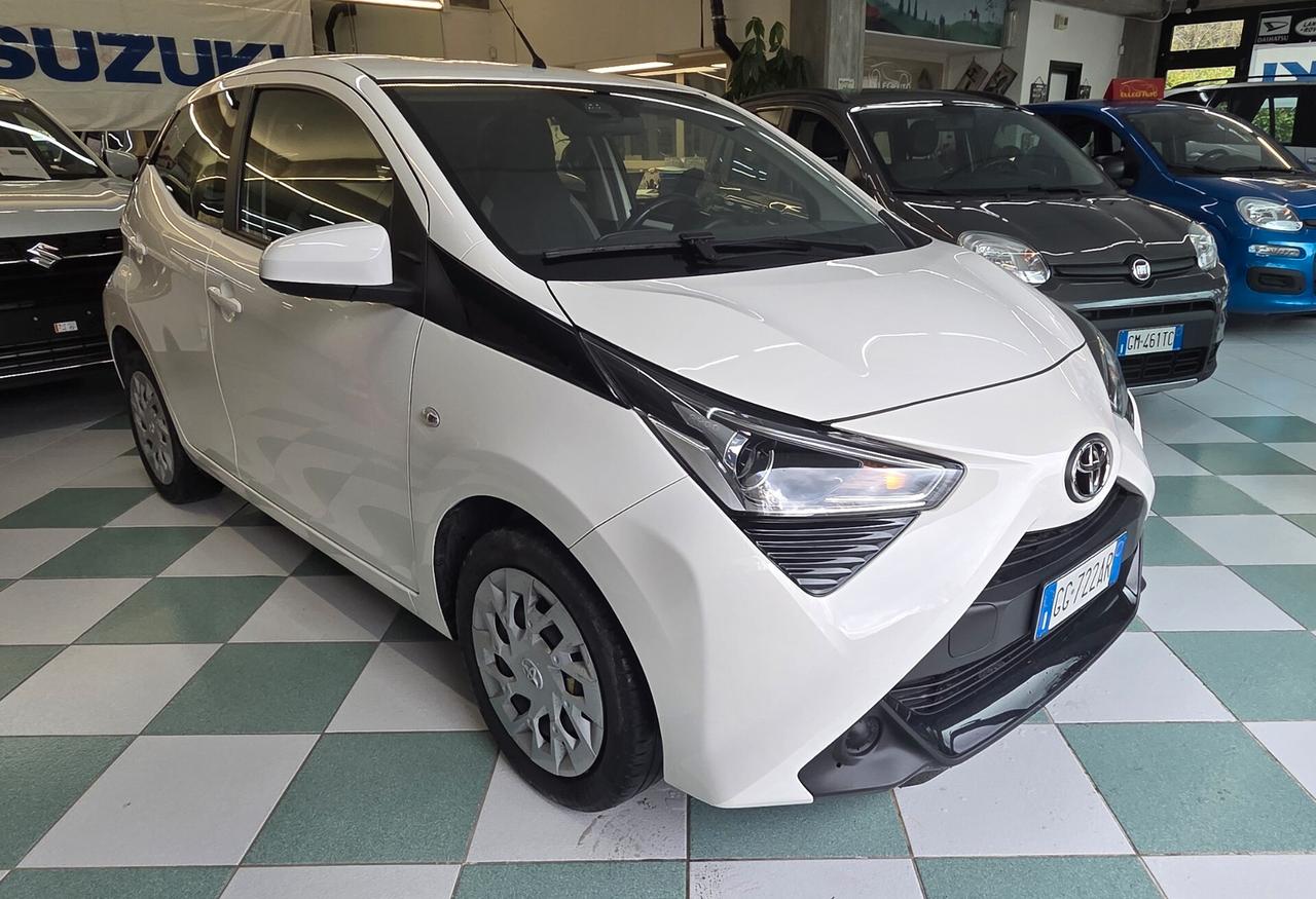 Toyota Aygo Connect 1.0 VVT-i 72 CV 5 porte x-clusiv