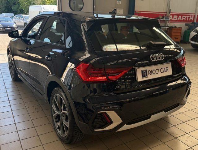 AUDI A1 citycarver 30 TFSI Identity Contrast