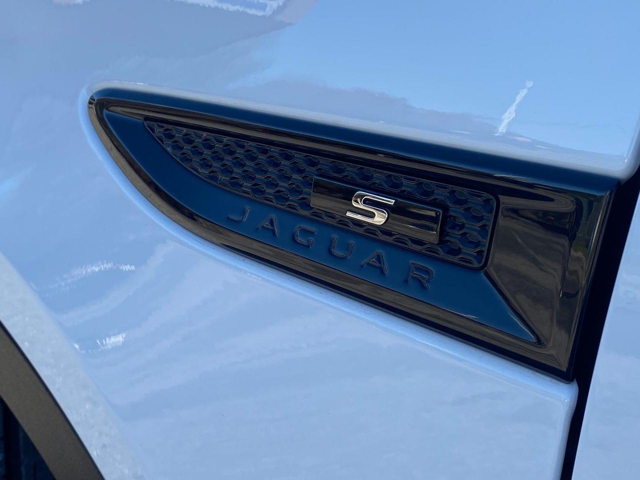 Jaguar E-Pace R-Dynamic HSE D 150 #8021