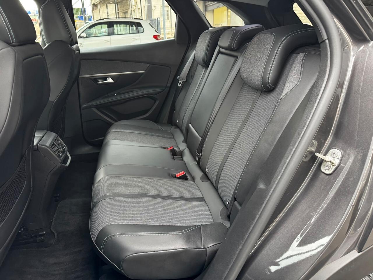 Peugeot 3008 BlueHDi 130 S&S EAT8 Allure