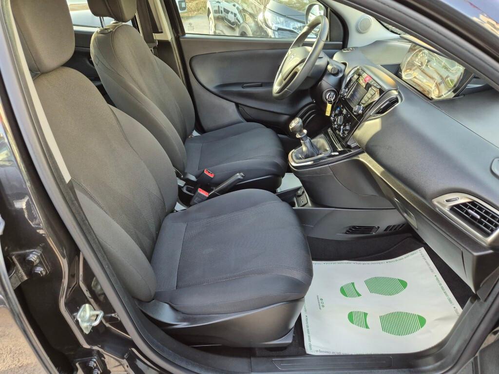 Lancia Ypsilon 1.2 69 CV 5-POSTI Gold