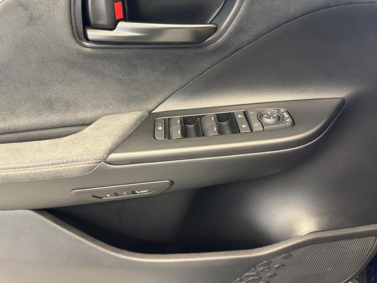 Toyota C-HR 1.8 hev Lounge fwd e-cvt