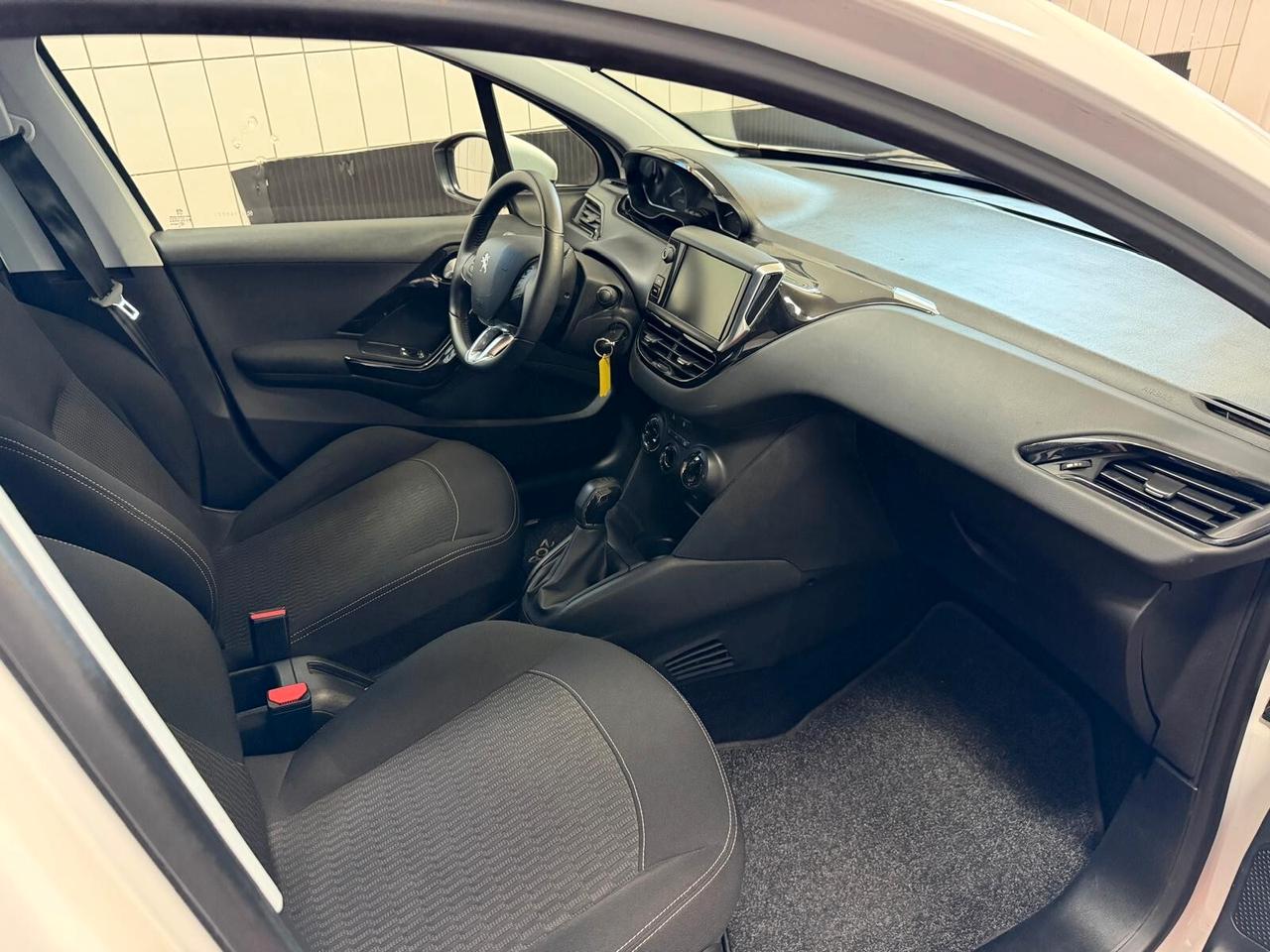 Peugeot 208 PureTech 82 Stop&Start 5 porte Signature