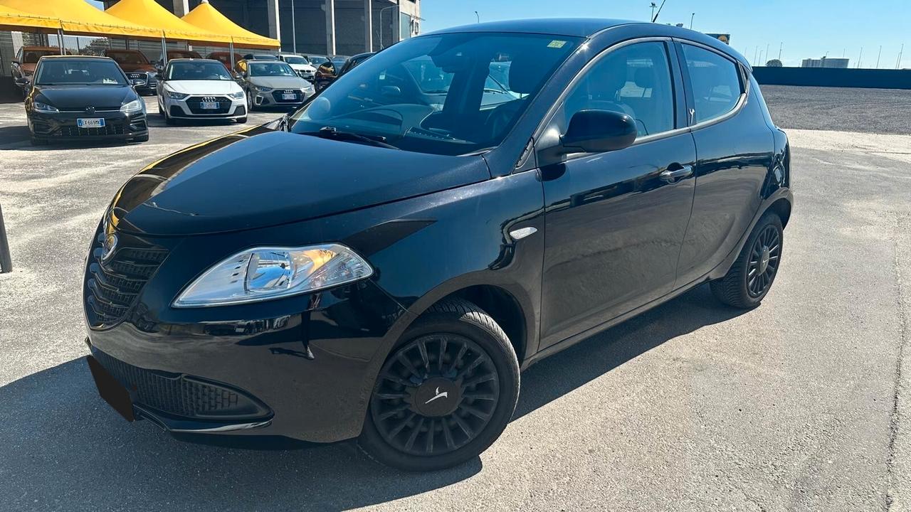 Lancia Ypsilon 1.2 69 CV 5 porte S&S Silver