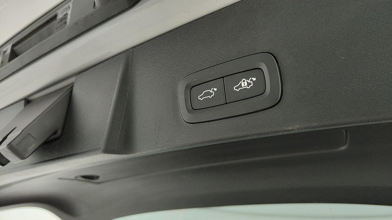 VOLVO XC40 2.0 b3 Core auto