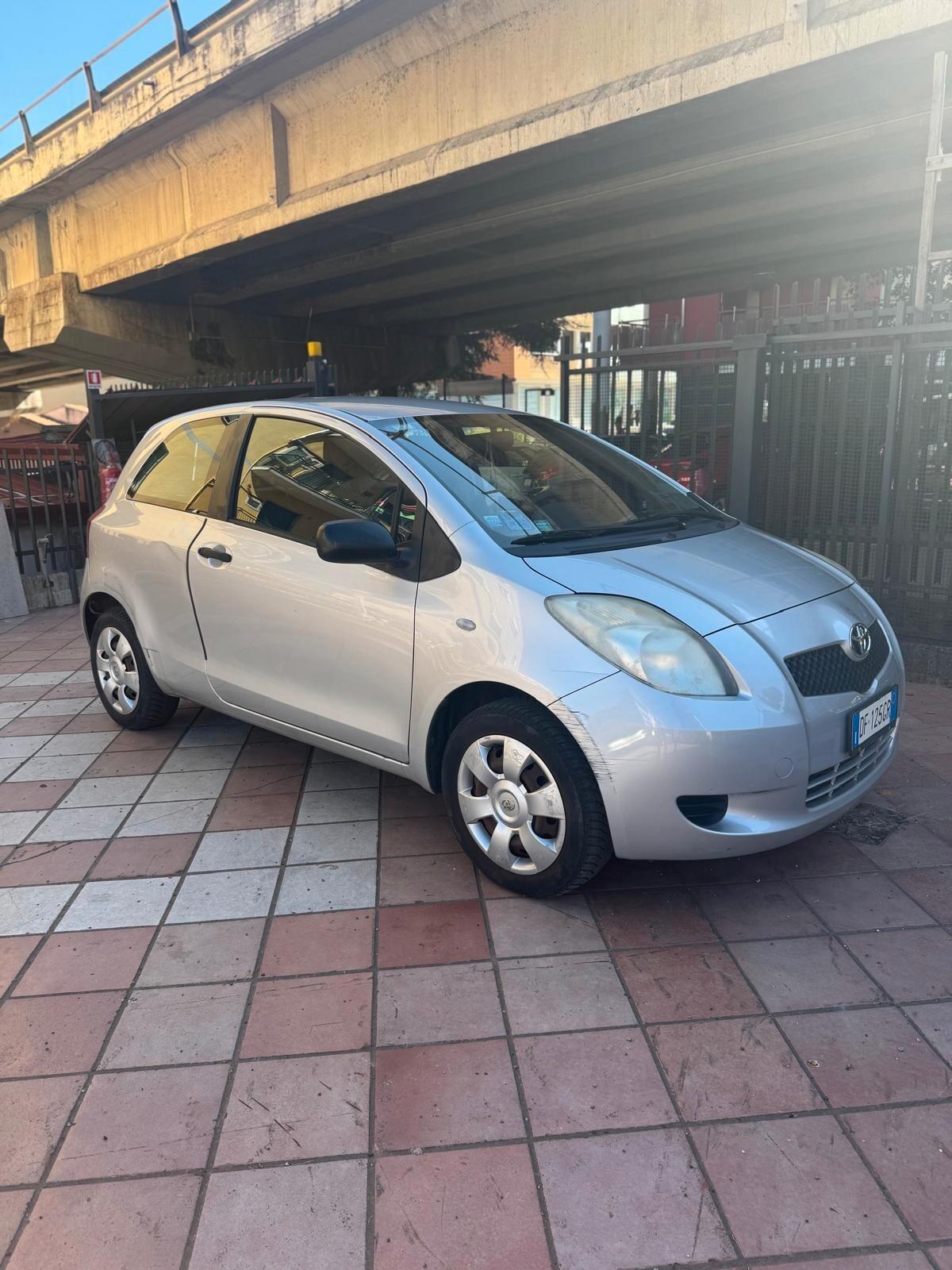 Toyota Yaris Verso 1.3i 16V cat Luna '03