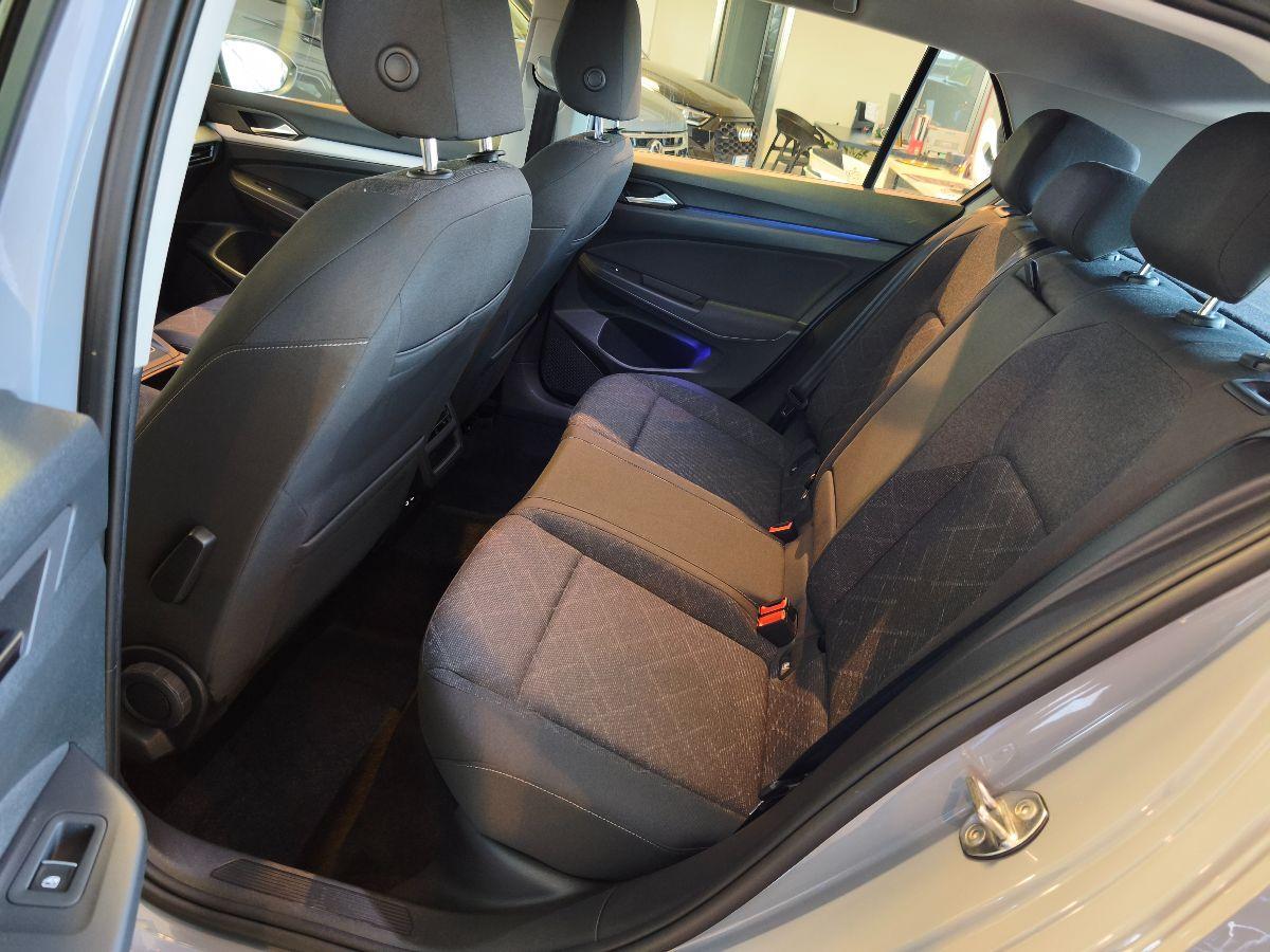 VOLKSWAGEN Golf 8 2.0 TDI Luci Ambient-Cockpit