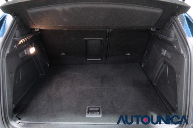 PEUGEOT 3008 HYBRID4 300 E-EAT8 ALLURE PACK