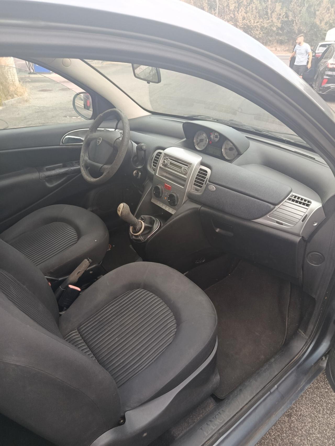 Lancia Ypsilon 1.3 MJT 75 CV Platino