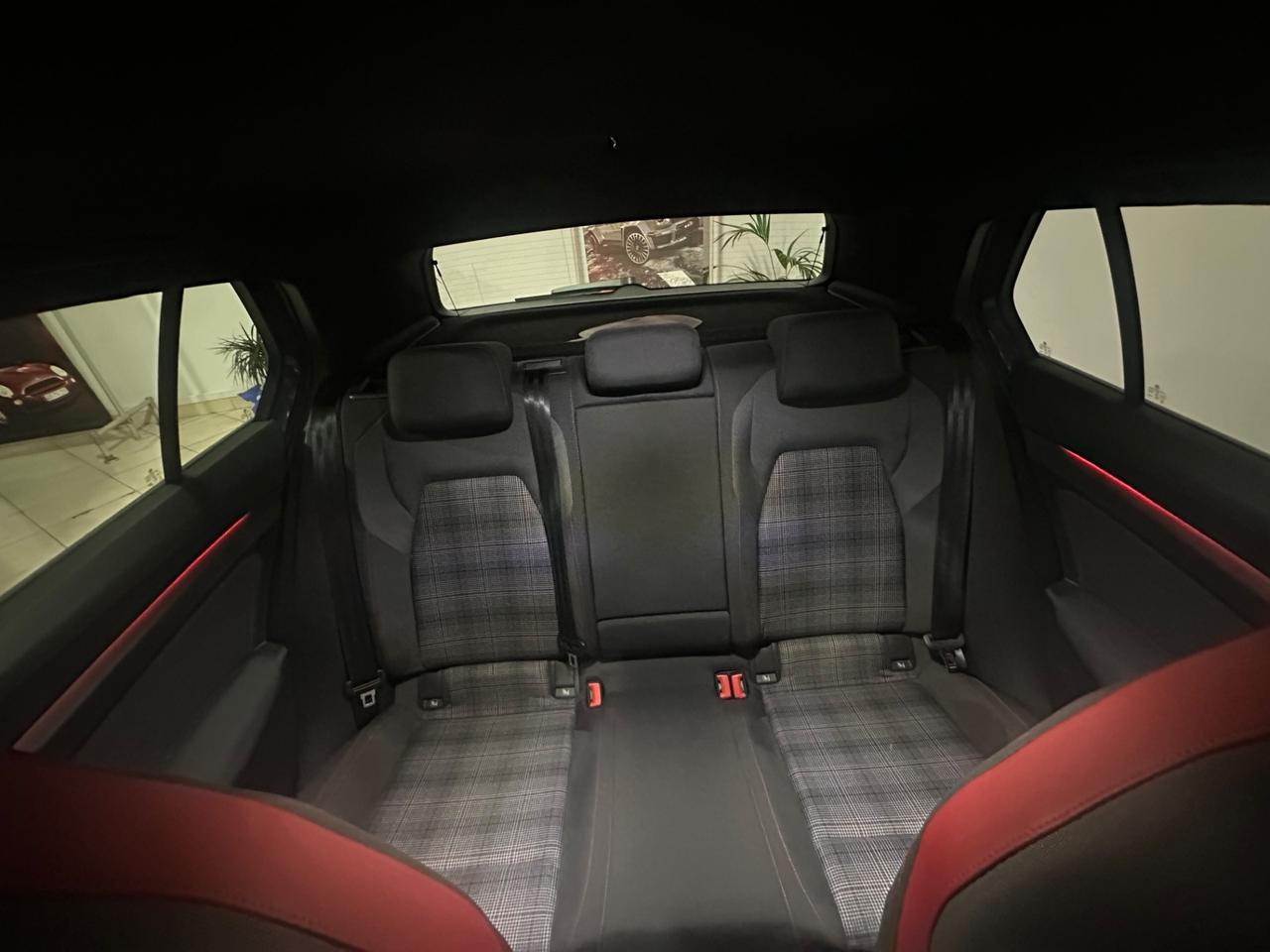 Volkswagen Golf GTI 2.0 TSI DSG