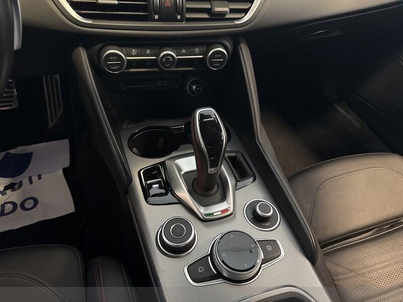 Alfa Romeo Giulia 2023 2.0 t Competizione Q4 280cv auto