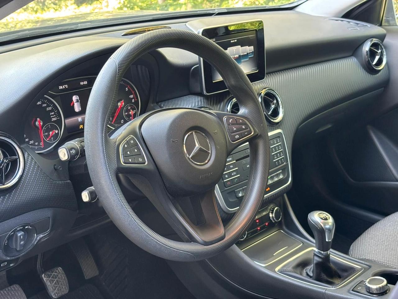 Mercedes-benz GLA 200 180 d Business