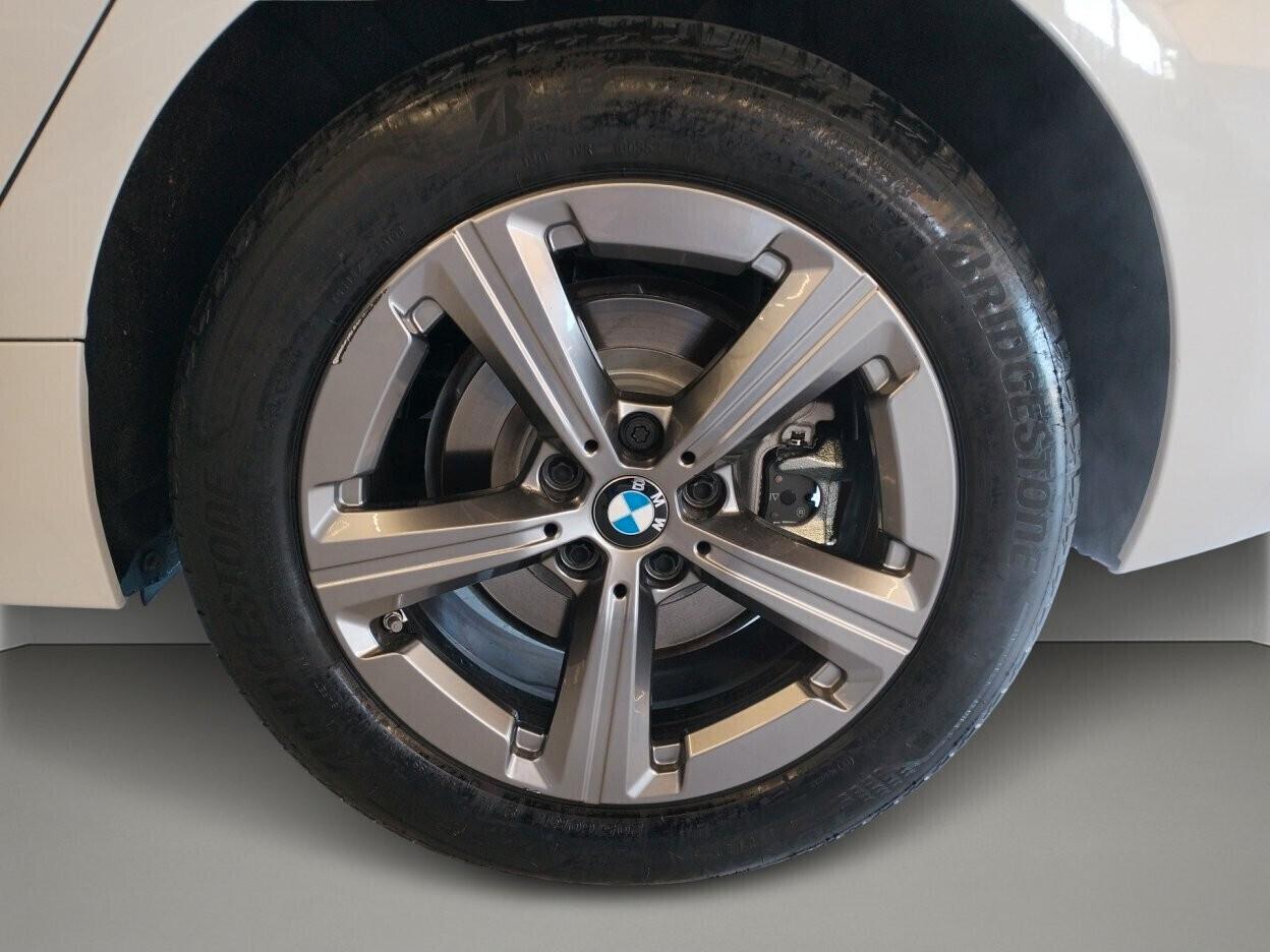 BMW 220 i Active Tourer mhev 48V auto